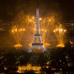 2011_Fireworks_on_Eiffel_Tower_01